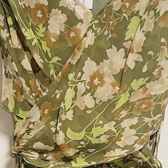 Ann Taylor LOFT,  Silk Floral Dress, Simply Gorgeous, Size 6 - Picture 3 of 4